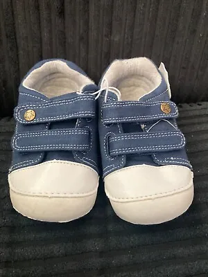 NEW Mothercare CRAWLING SHOES Size 4 • £12