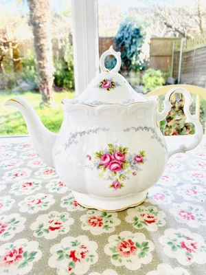 £23.90 • Buy Royal Albert Tranquility Teapot Tiny Chip To Spout. Vintage
