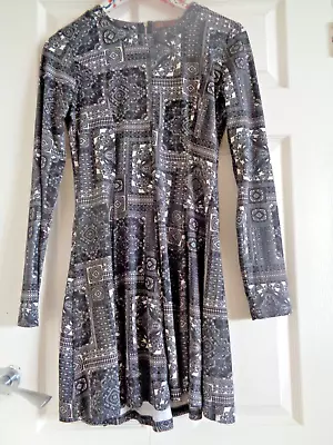 Ladies QED London Fit And Flare Style Dress Size 12 Patterned Grey • £6.99