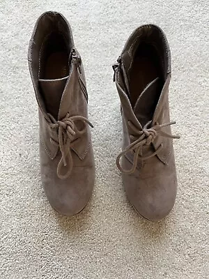 Boots Women Merona Round Toe Hidden Wedge Sneaker Ankle Shoes Boots Size 6.5 • $19