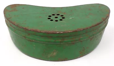 Vintage Green Tin Fishing Ventilated Bait Box Belt Container Cricket Worms • $12.99