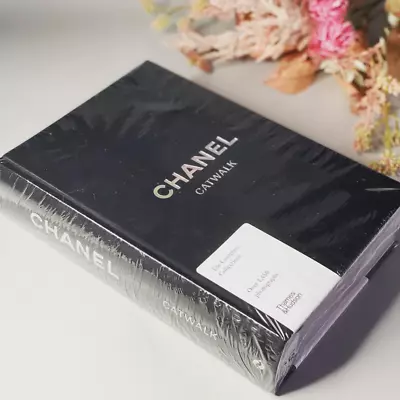 Chanel Catwalk: The Complete Collections By Adelia Sabatini Patrick Mauries... • £36.99