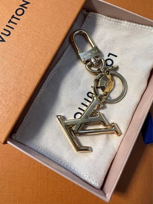 $209 • Buy Louis Vuitton Porte Clet LV Faceted Charm Key Chain Gold M65216 With Case #5346D