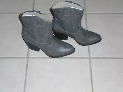 Womens Madden Girl Taupe Paris Grey Ankle Boots Size 7.5 NIB • $22