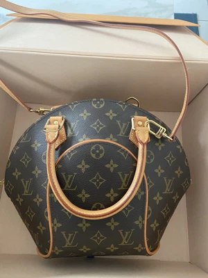 £1000 • Buy Louis Vuitton Bag