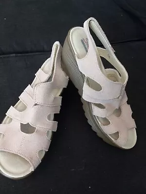 Skechers Parallel Stylin Wedge Memory Foam Taupe Sandals Women Size 7  • $14.50