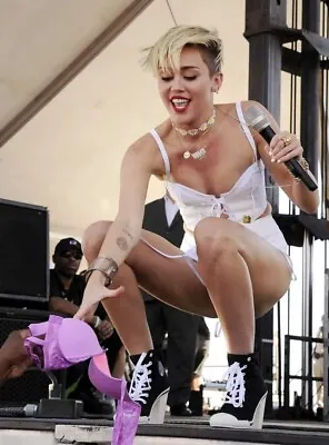 Miley Cyrus - Squatting !! • $2.22