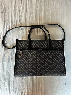 Versace La Greca Signature Tote Bag • $625