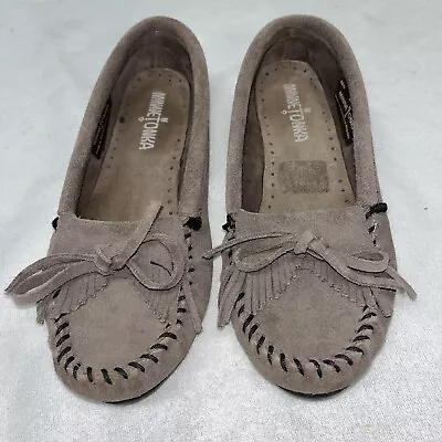 Minnetonka 401T Kilty Hardsole Taupe Moccasins Women's Size 6 MEUC • $23.99