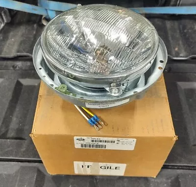 NOS Genuine Mack Truck Round Sealed Halogen Headlamp Assembly Headlight 2MO46P3 • $82.22