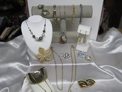 Vintage Costume Jewelry Lot Trifari Sarah Coventry Necklace Bracelet Earring Nr • $19.95