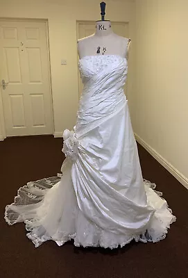 Ian Stuart Wedding Dress • £120