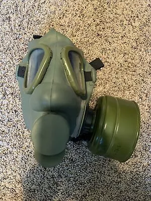 US Military M40 Gas Mask Fully Wearable • $75