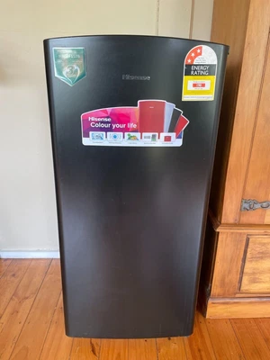 $249 • Buy Hisense Black 157l Bar Fridge - Excellent Cond Interior