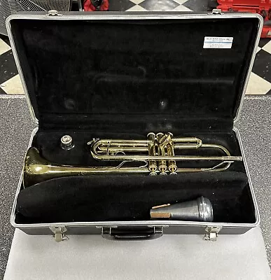 Vincent Bach USA TR300 Student BEGINNER Bb Trumpet W. 7C Bach MP (GOLD) VINTAGE! • $100