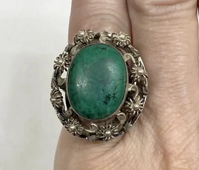 Vintage Middle Eastern 900 Silver Green Stone Cocktail Ring Size 7.5 • $29.99