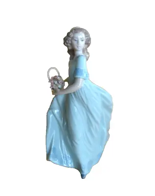 $145.95 • Buy LLADRO #6130  May Dance  Porcelain Figurine Retired Mint