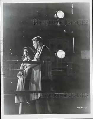 1948 Press Photo Gail Russell & John Lund Costar In  Night Has A Thousand Eyes  • £19.29