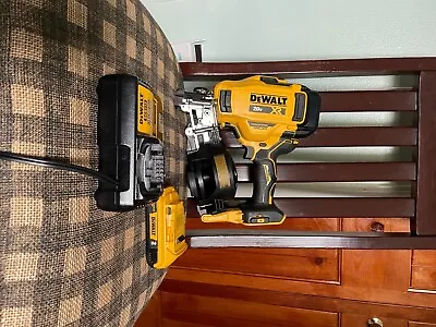 Dewalt DCN45RND1 20V MAX 15° Cordless Coil Roofing Nailer Kit • $400