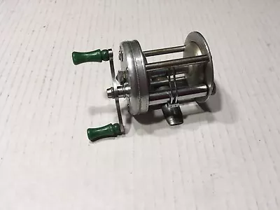 Vintage Shakespeare Classic 1972 Bait Casting Fishing Reel Mod HF. • $19.99