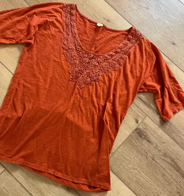 Ladies J CREW Lace Neckline 3/4 Sleeve Top (MED) • $9.99