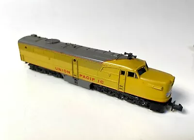 Union Pacific Engine And FIVE Car Streamliner N Scale • $99.95