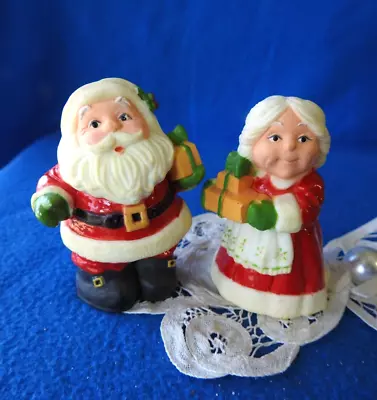 Vintage Hallmark Mr & Mrs Santa Claus Christmas Salt & Pepper Shakers 3  • $6.95