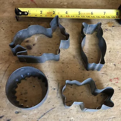 £10 • Buy 4  VINTAGE BISCUIT COOKIE CUTTERS Rabbit Owl Fish Crinkle Cut Circle