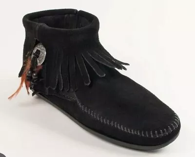 Minnatonka Concho Feather Black Suede Fringe Feather Accent Ankle Boots Size 9.5 • $25