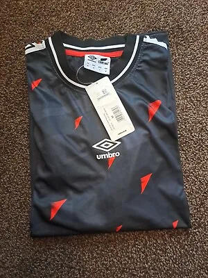 Umbro X Carling Limited Edition Black Red Sports Top T-Shirt Size M BNWT • £5