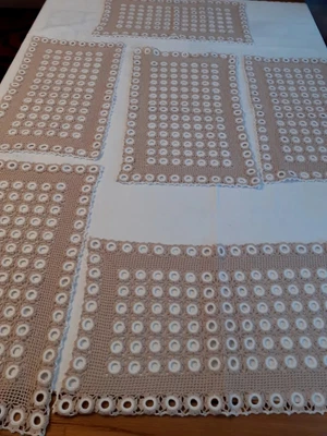 £6 • Buy 6 Vintage Matching Crochet/beige/white  Dinning Table Mats.
