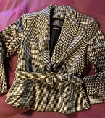 $150 • Buy Alexander McQueen Belted Short Jacket IT 42 