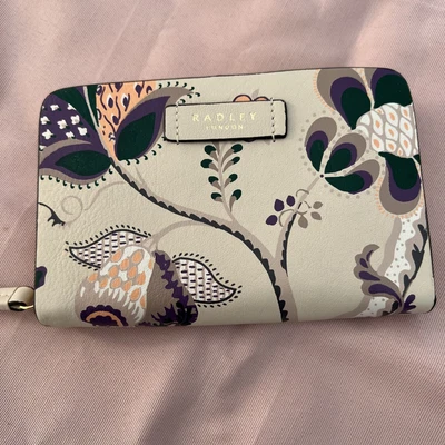 £25 • Buy Radley Medium Purse New