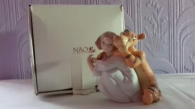 Nao By Lladro Porcelain Figure : Disney Hugs With Tigger (Winnie The Pooh) • £115