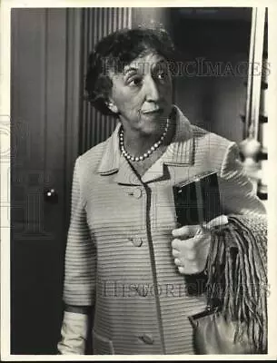 1973 Press Photo Actress Margaret Hamilton Performs Scene - Syx03097 • $19.99