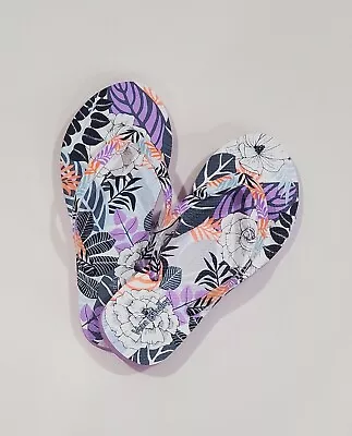 NWT. Vera Bradley Flip Flops In   Palm Floral    Size :  Small  5-6 • $25