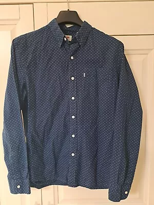 Men’s Levi’s Blue Spotted Long Sleeved Shirt Large. • £5