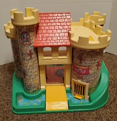 NICE! VINTAGE 1974 Fisher Price Little People 993 Play Family Castle • $36