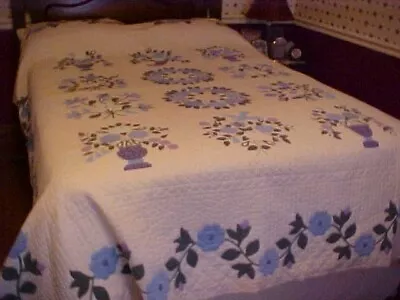 VTG Finley Applique Quilt W/ Blue Flowers 88204 • $109.99