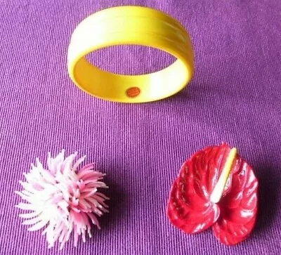 Lot Of 3 Vintage Plastic Jewelry From Germany 2 Flower Brooches 1 Bangle • $28