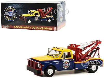 1969 Chevrolet C-30 Dually Tow Truck  Super Service  1/18 By Greenlight 13653 • $109.99