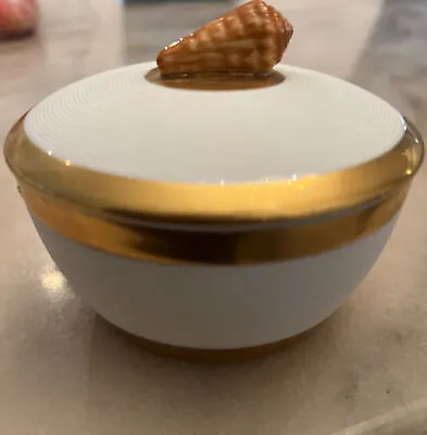 L'objet LOBJET CHAMPAGNE 24K GOLD & WHITE HAND MADE LIDDED CANISTER SHELL TOP • $90