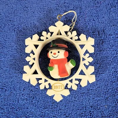 Vintage Avon Ornament Snowflake W/Twirling Snowman 1977 • $4.99