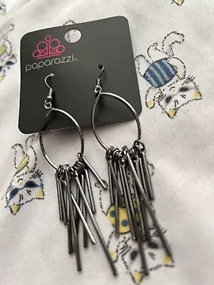 Paparazzi Mood Swing Black Earrings • $3