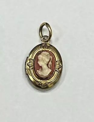 Vintage Yellow Gold Filled Miniature Cameo Photo Locket Engraved Details • $14.99