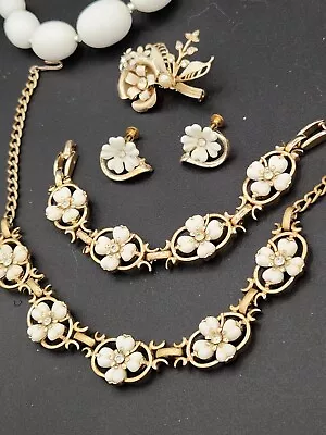 Signed LISNER Vintage White FLOWER Rhinestone Jewelry Set Lot Of 15 • $3.25