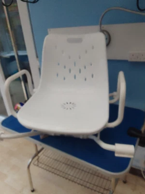 £25 • Buy Over Bath Swivel Seat Mobility Aid