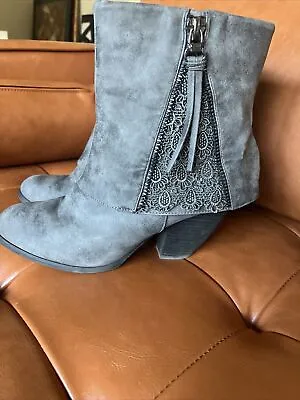 Southern Fried Chics Boots  Sass Booties Gray Size 10 • $35