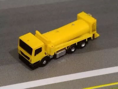 1/400 Airport GSE - Spray Truck • $16.99