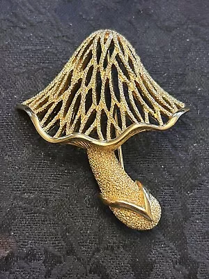 Vintage Textured Gold Tone Openwork Fungi Mushroom Pin Brooch: Crown Trifari • $24